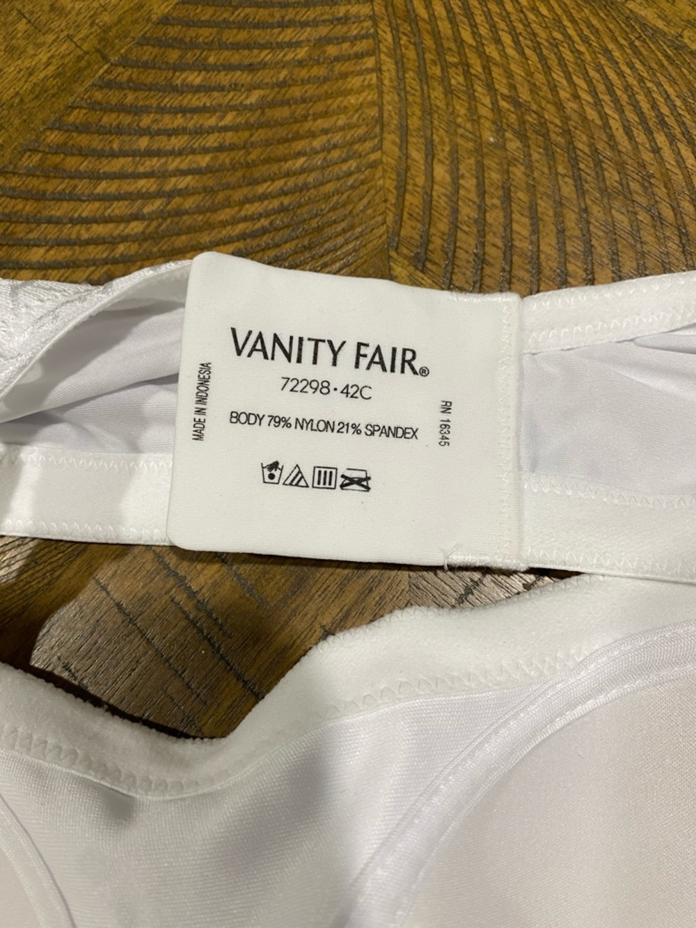 2 Vanity Fair 42C bras NWT - Picture 4 of 5